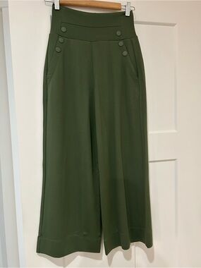 Cabi Bliss Crop Pants. Olive. XXS. New